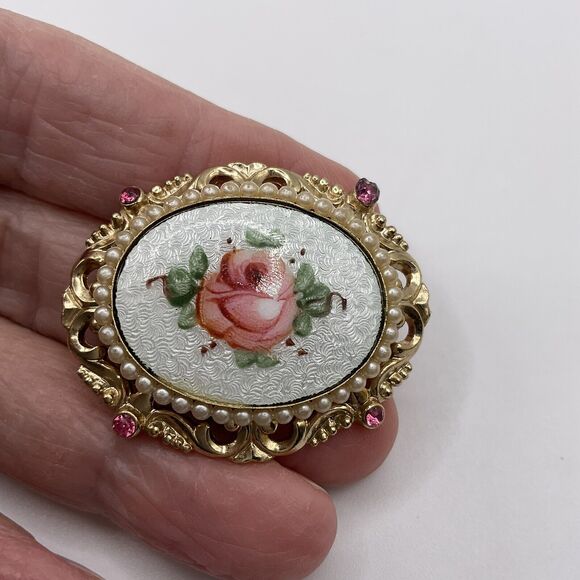 Vintage Coro Pegasus Brooch Guilloche Enamel Painted Rose Pin Signed 1940s - Picture 4 of 9